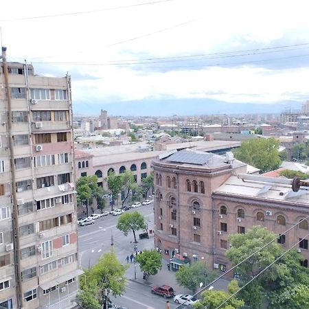Апартаменты Large Apt Near Republic Square Ереван Экстерьер фото