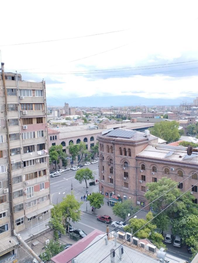 Апартаменты Large Apt Near Republic Square Ереван Экстерьер фото