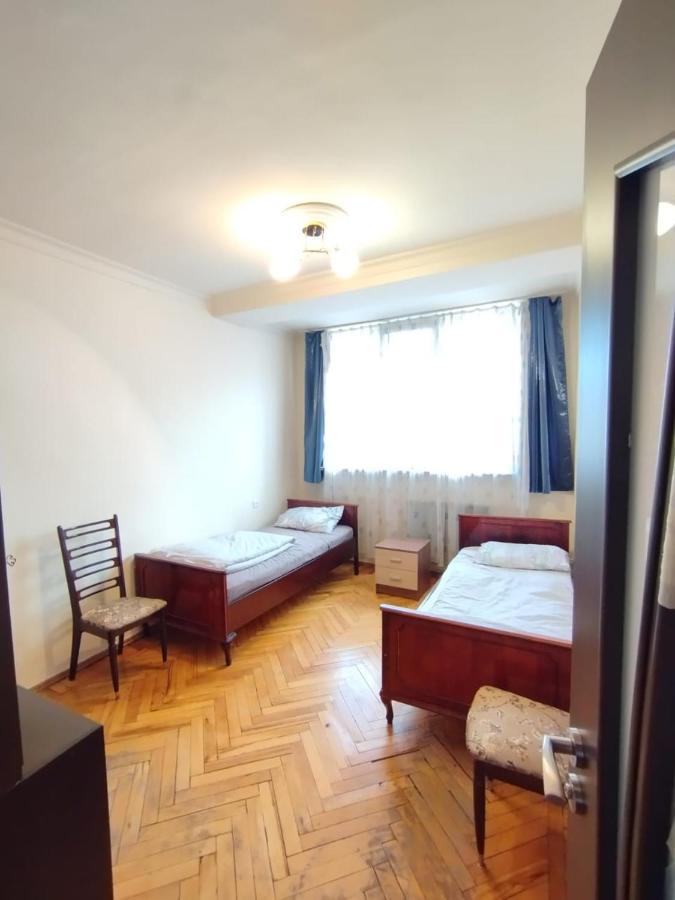 Апартаменты Large Apt Near Republic Square Ереван Экстерьер фото