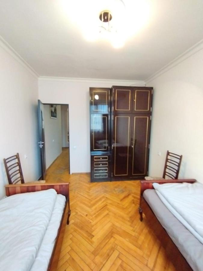 Апартаменты Large Apt Near Republic Square Ереван Экстерьер фото