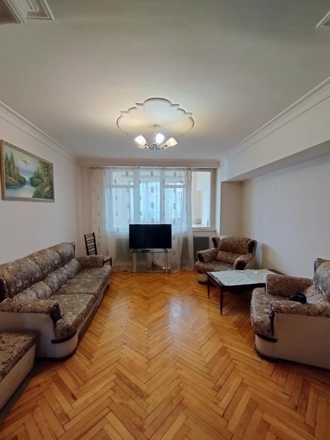 Апартаменты Large Apt Near Republic Square Ереван Экстерьер фото